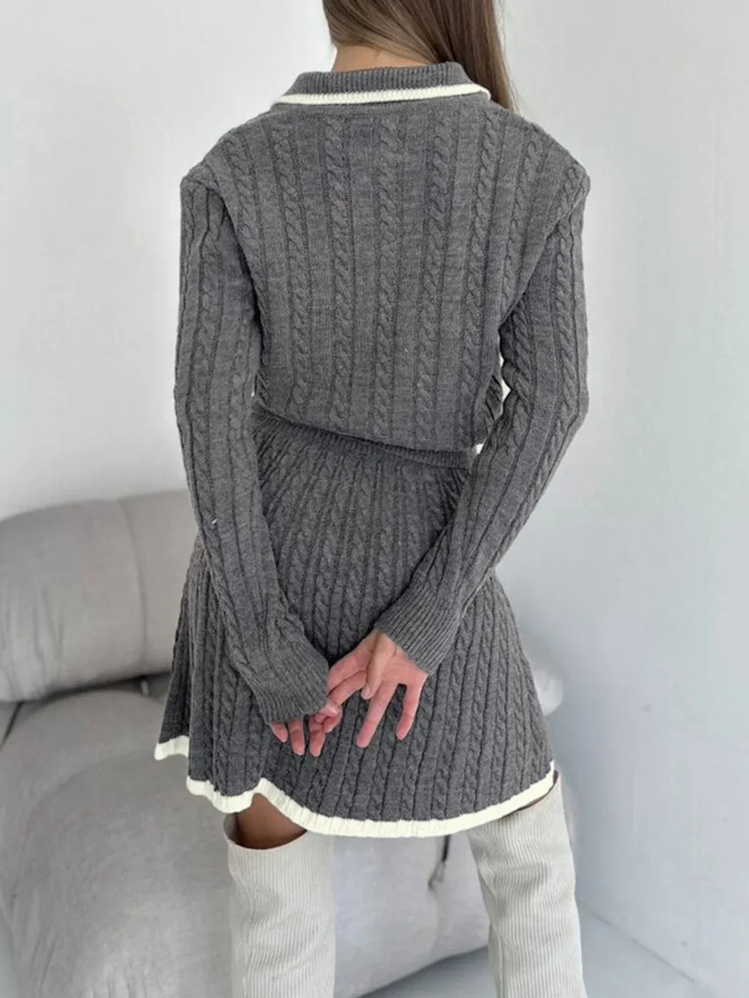 Set fustă cu rever și tricot cu model de cablu